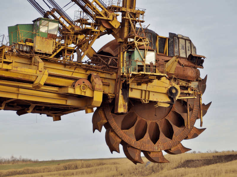 Operação industrial automatizada no setor de mineração